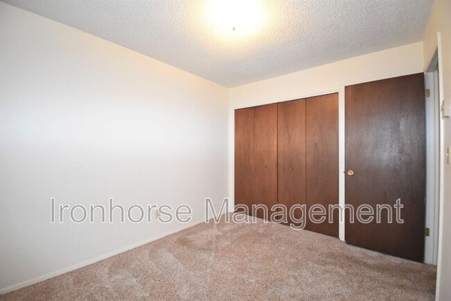 Building Photo - 515 S 15th Ave
