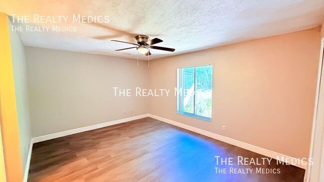 Building Photo - 124 Clear Lake Cir