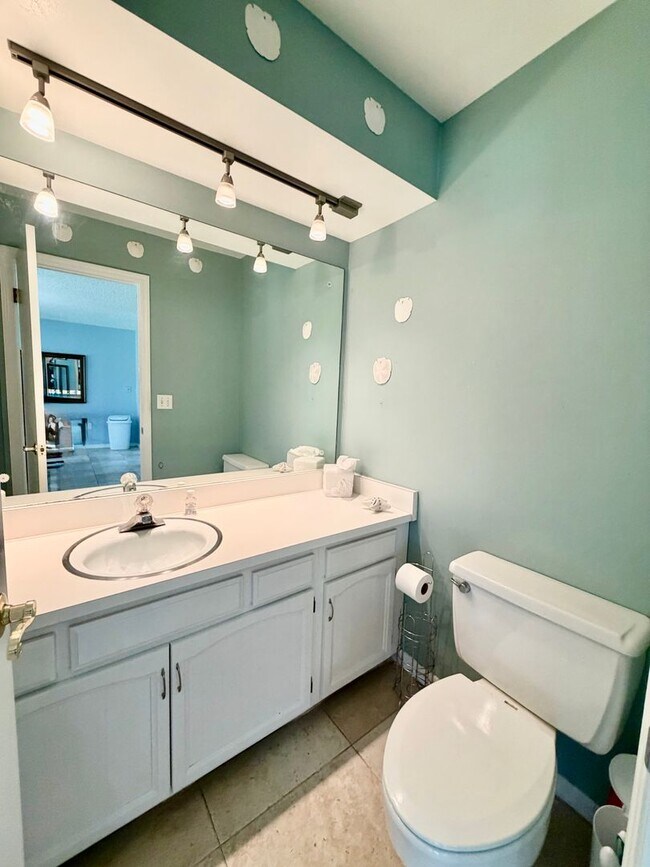 Building Photo - 3 bedroom 2.5 Bathroom Condo In Saddlebrook!