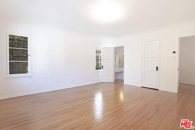 Building Photo - 1040 S Alfred St