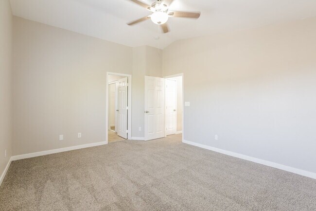 Building Photo - 5162 Dillingham Dr