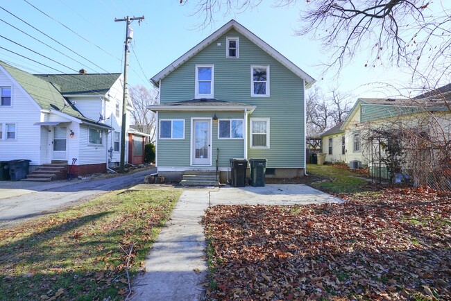 Building Photo - 117 St Louis