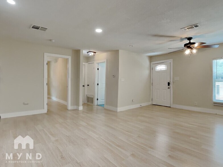 Building Photo - 115 Fredonia St