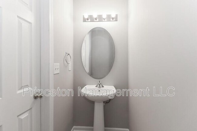 Building Photo - 153 Marakery Rd