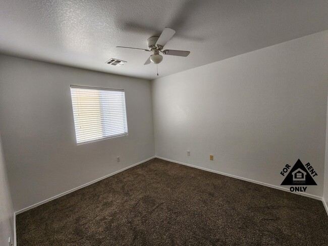 Building Photo - 15116 W Fillmore St