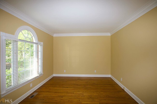 Building Photo - 411 Barrington Hall Dr