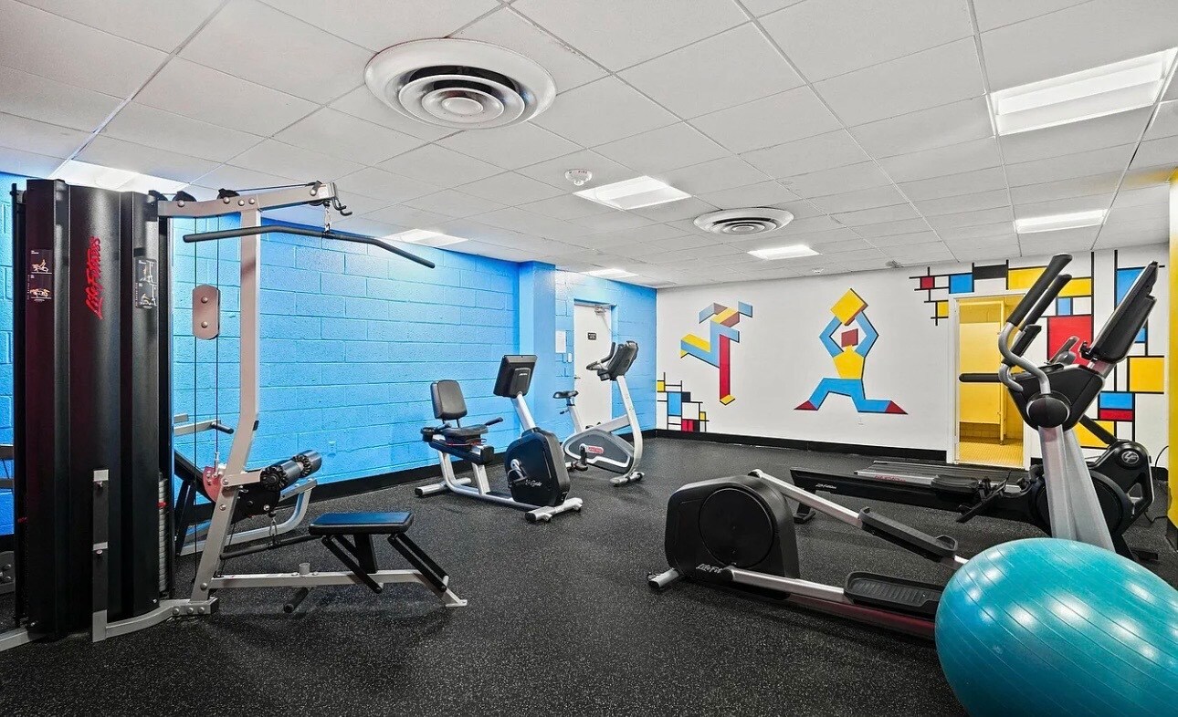 Building Photo - 4242 East West Hwy