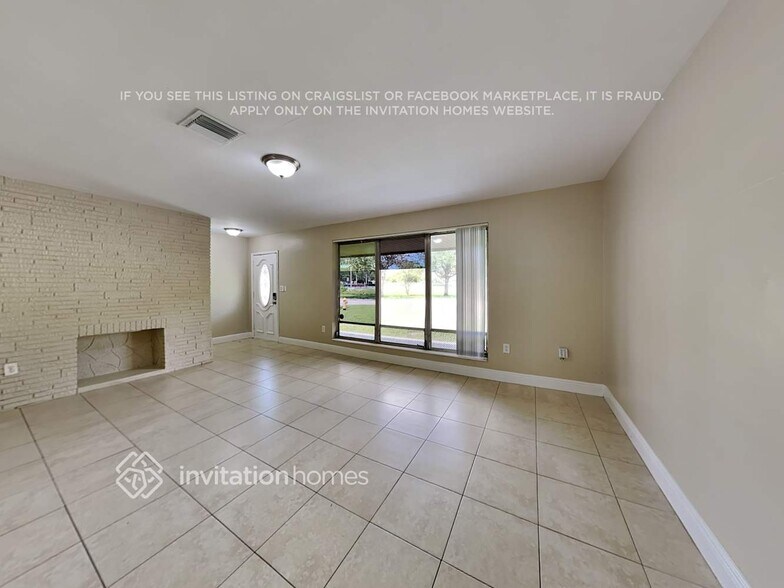 Building Photo - 2411 Utopia Dr