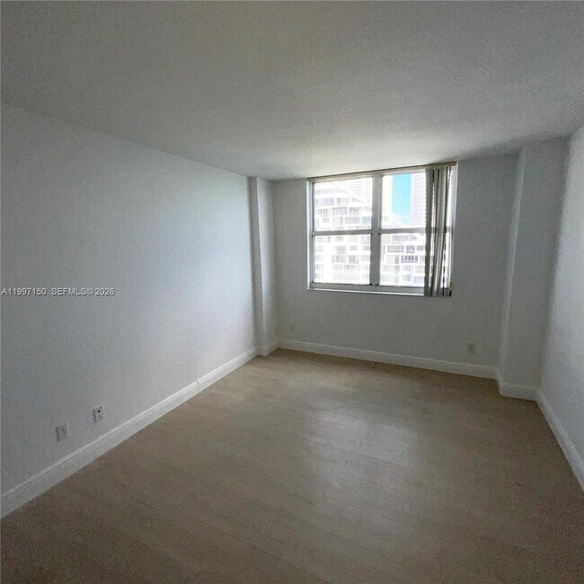 Building Photo - 770 Claughton Island Dr