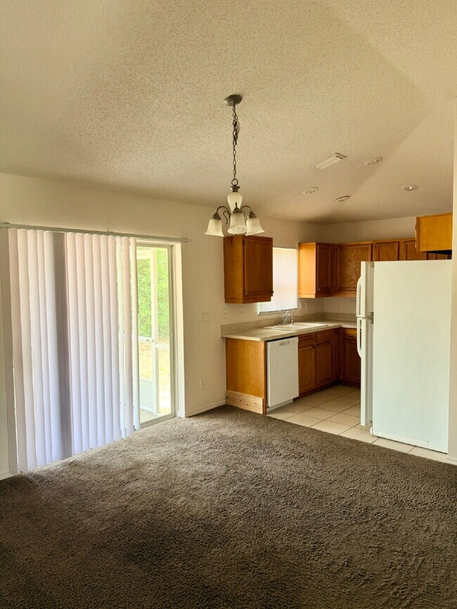 Building Photo - 3 Bedrooms, 2 Bathrooms, 2 Car Garage Home For Rent.