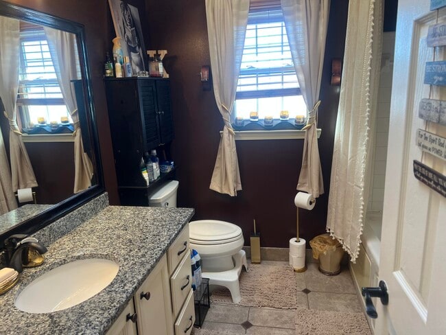 Building Photo - 1930 W Williams Cir