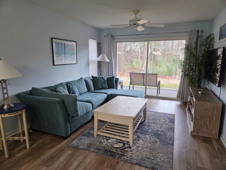 Building Photo - 1258 River Oaks Dr