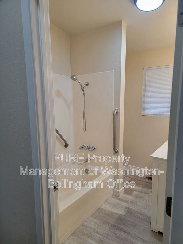 Building Photo - 3350 Cherrywood Ave