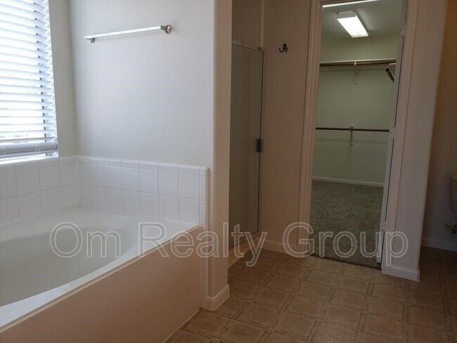 Building Photo - 6655 Stonefort Ct