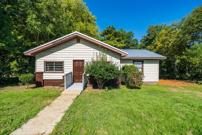 Primary Photo - Plenty of Space Inside & Out – 4BR/2BA in Hueytown!