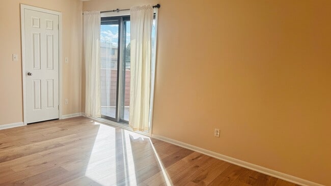 Building Photo - 2427 Washington Ave