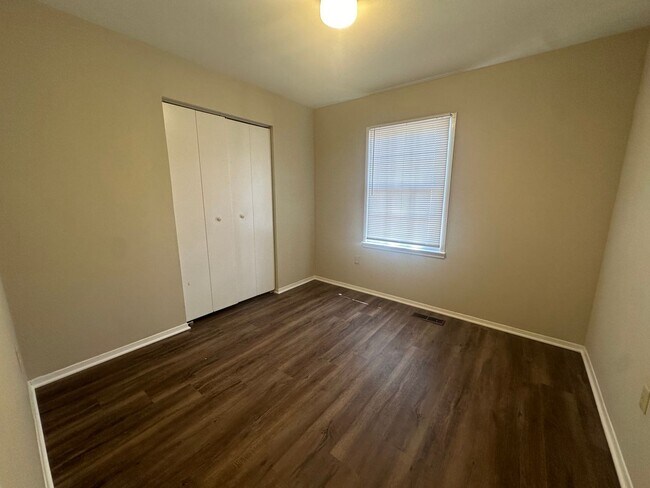 Building Photo - 705 Buena Vista Dr