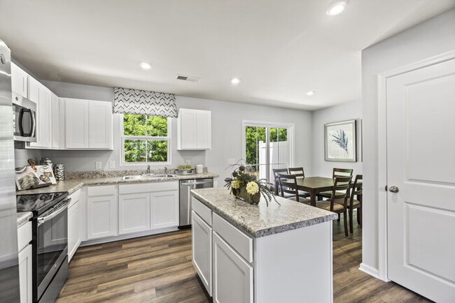 Building Photo - 3 bedroom 2.5 Bath Unfurnished Townhome fo...