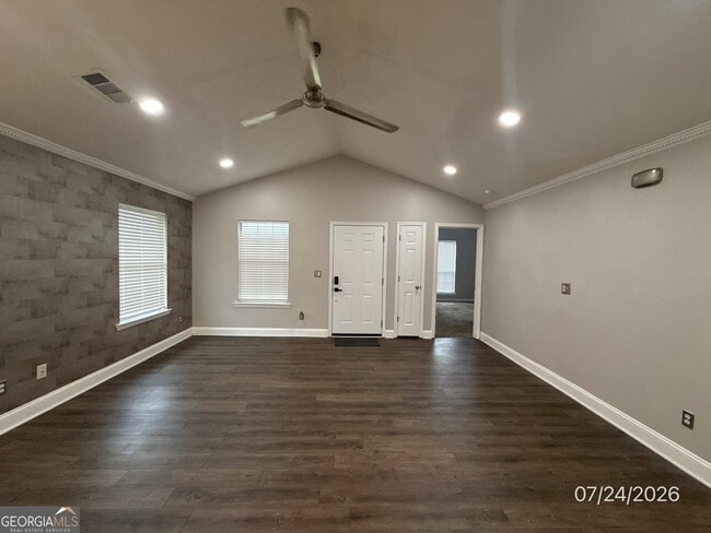 Building Photo - 215 Autumn Lake Way