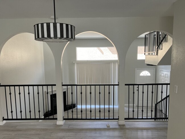 Building Photo - Spacious-Bright 3 Bedroom 2.5 Two story Bathroom Condo