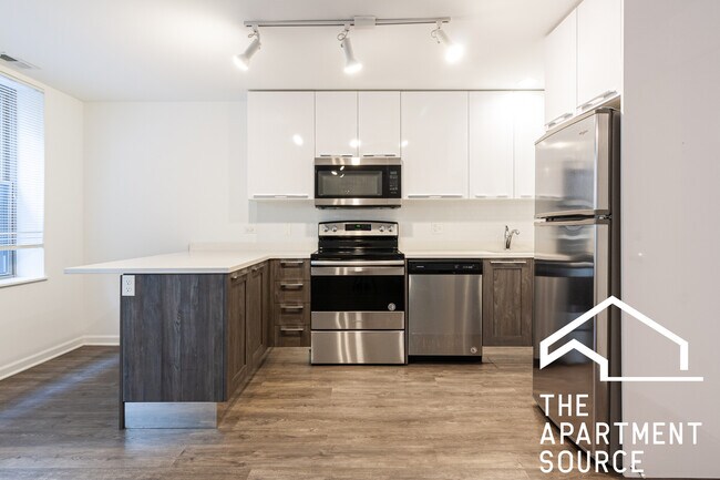 Building Photo - 940 W Winona St