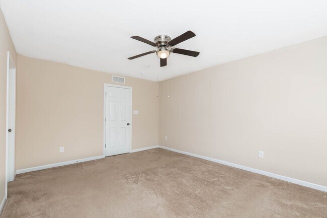Building Photo - Beautiful 3 bedroom 2 Bath Town Home in Wi...