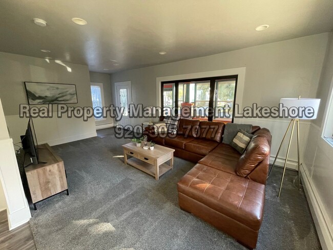 Building Photo - Fully Furnished House - Six or Twelve Mont...
