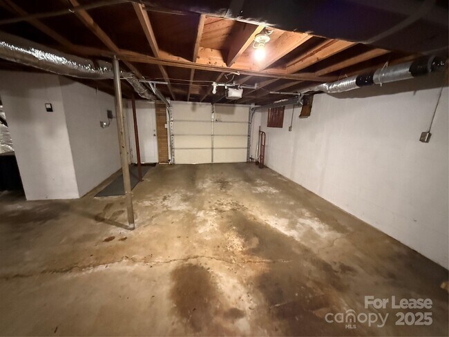 Building Photo - 317 Dakota St