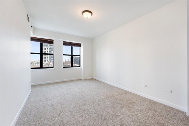 Building Photo - 451 W Huron St