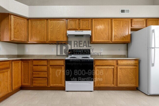 Building Photo - 1014 Pinecrest Dr