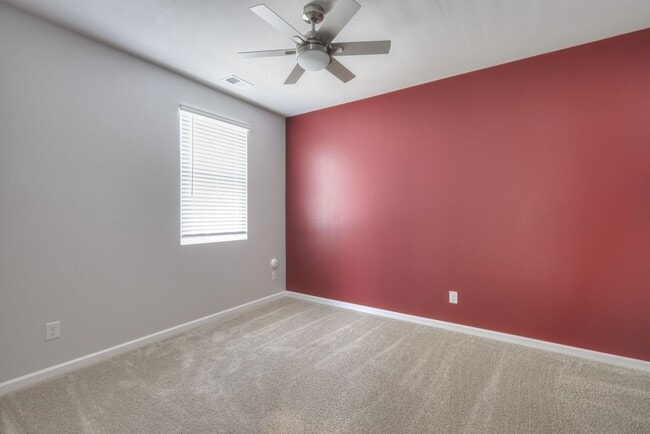 Building Photo - One level living!