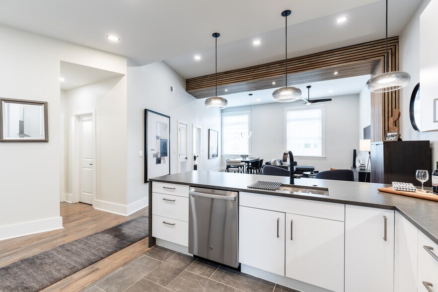 Split bedroom configuration. - 795 E McMillan St