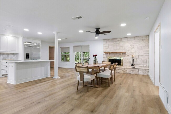 Building Photo - Stylish, Comfortable Colleyville Home with an Open, Airy Layout