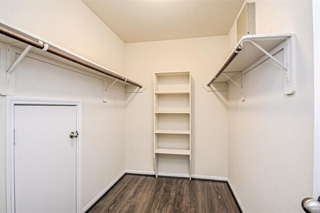 Building Photo - 17822 Aveleigh Ln