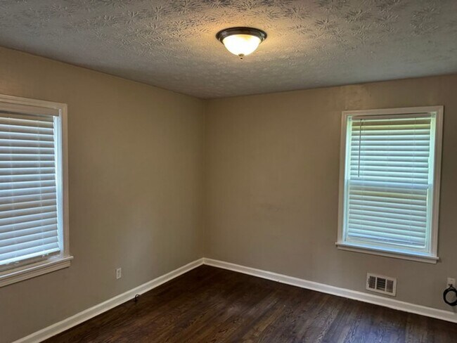 Building Photo - 1307 Lorenzo Dr SW