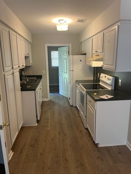 View of kitchen - 4060 Whisker Pole