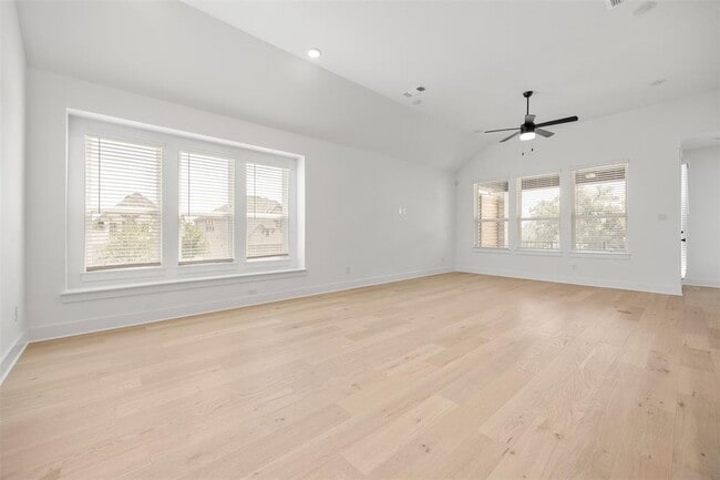 Building Photo - 128 Fox Run