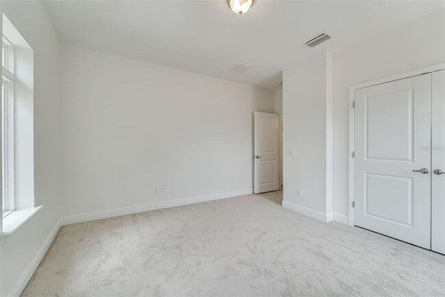 Building Photo - 1933 W Chestnut St