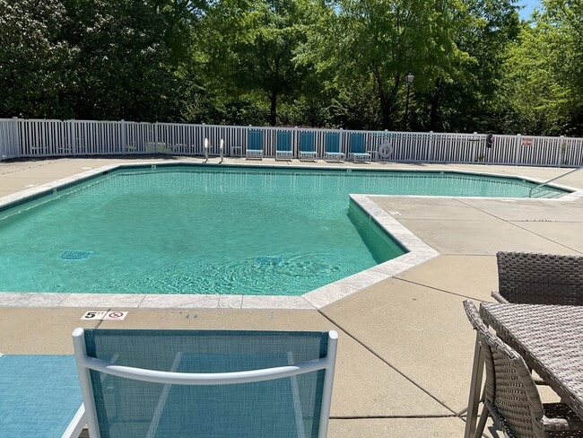 Building Photo - Townhome with 2 Bedrooms, 2.5 Baths