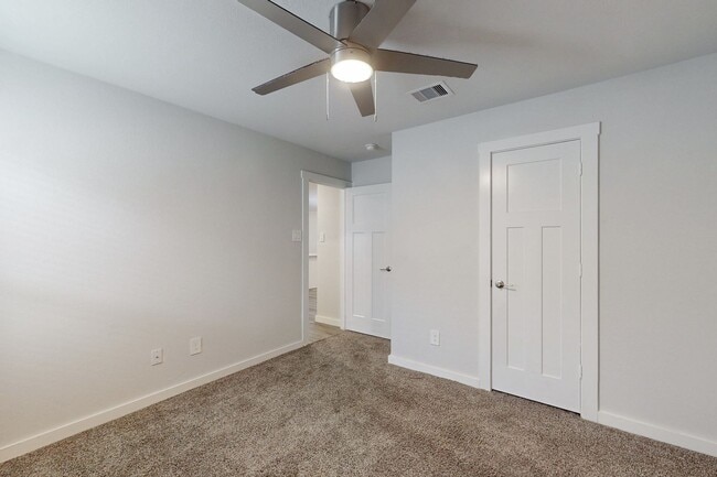 Building Photo - 3 Bedroom, 2 Bath in Midtown Subdivision C...