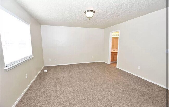 Building Photo - 3341 N Maplestone Ave