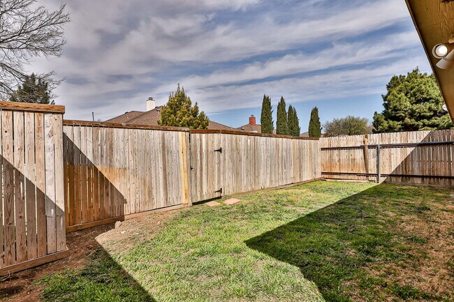 Building Photo - Wonderful Duplex in Southwest Lubbock!
