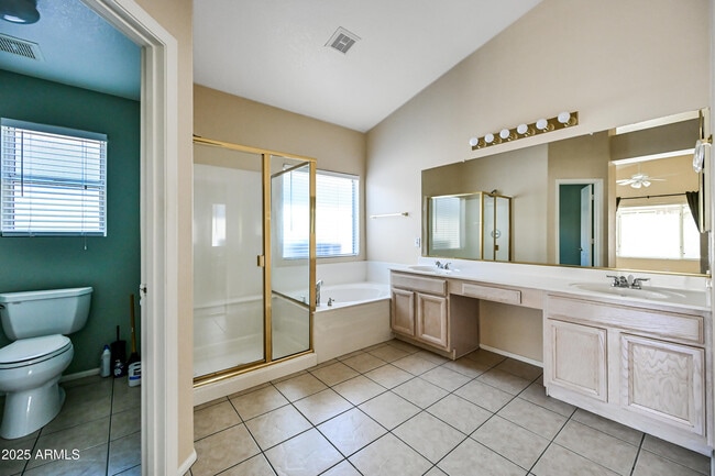 Building Photo - 9021 W Escuda Dr