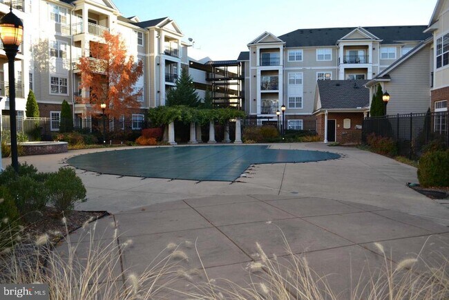 Building Photo - 12937 Centre Park Cir