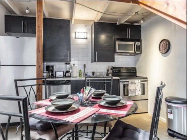 Building Photo - 3129 Ross Ave