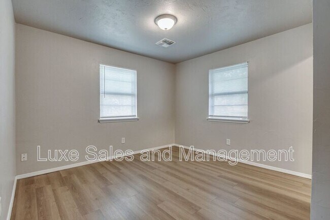 Building Photo - 1005 SW 63rd St