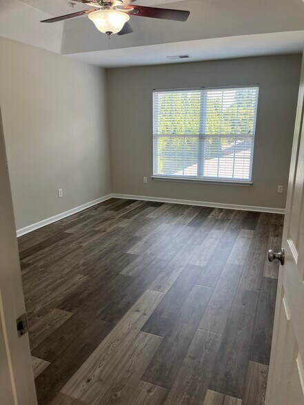 Building Photo - 3716 Cotswold Ave