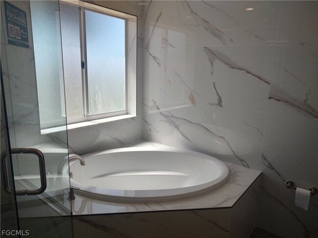 Building Photo - 2434 Laurentina Ln