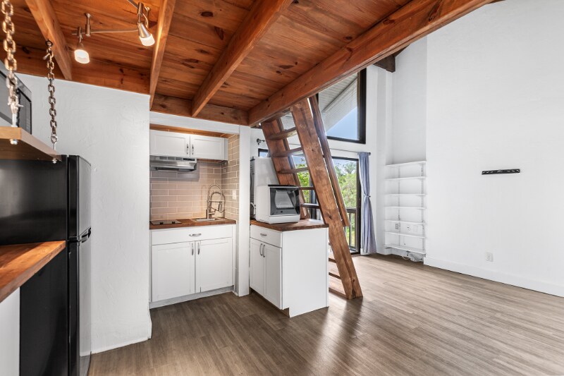 Building Photo - 2036 Corner Lake Dr