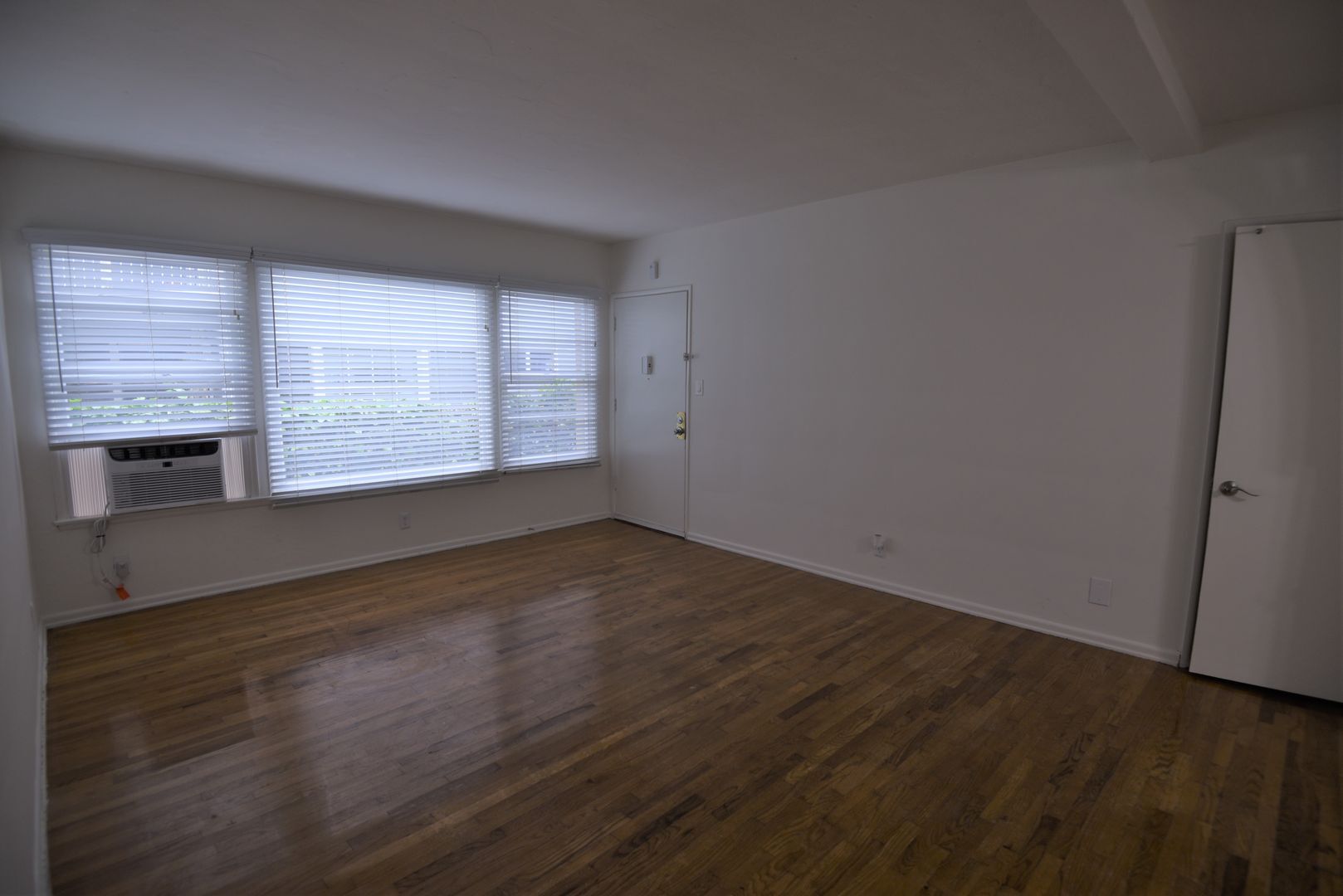 Building Photo - 14830 Dickens St